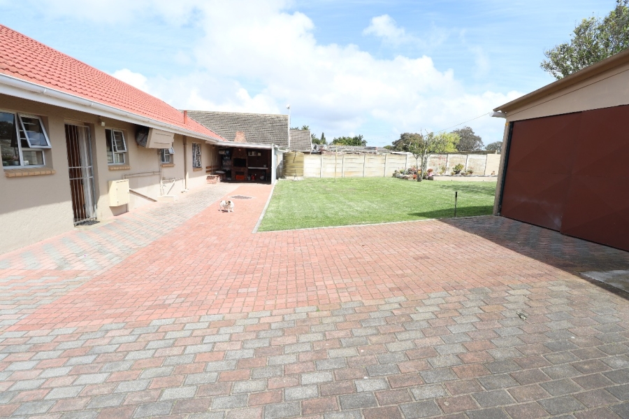3 Bedroom Property for Sale in Kabega Park Eastern Cape
